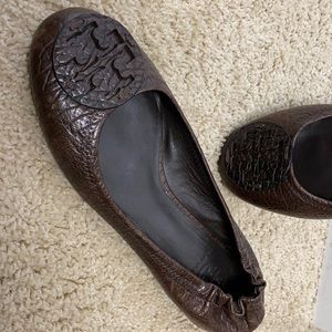 MINNIE TRAVEL BALLET FLAT, EMBOSSED LEATHER